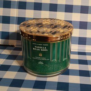 Bath and body works Vanilla Noel Bean 3wick Candle